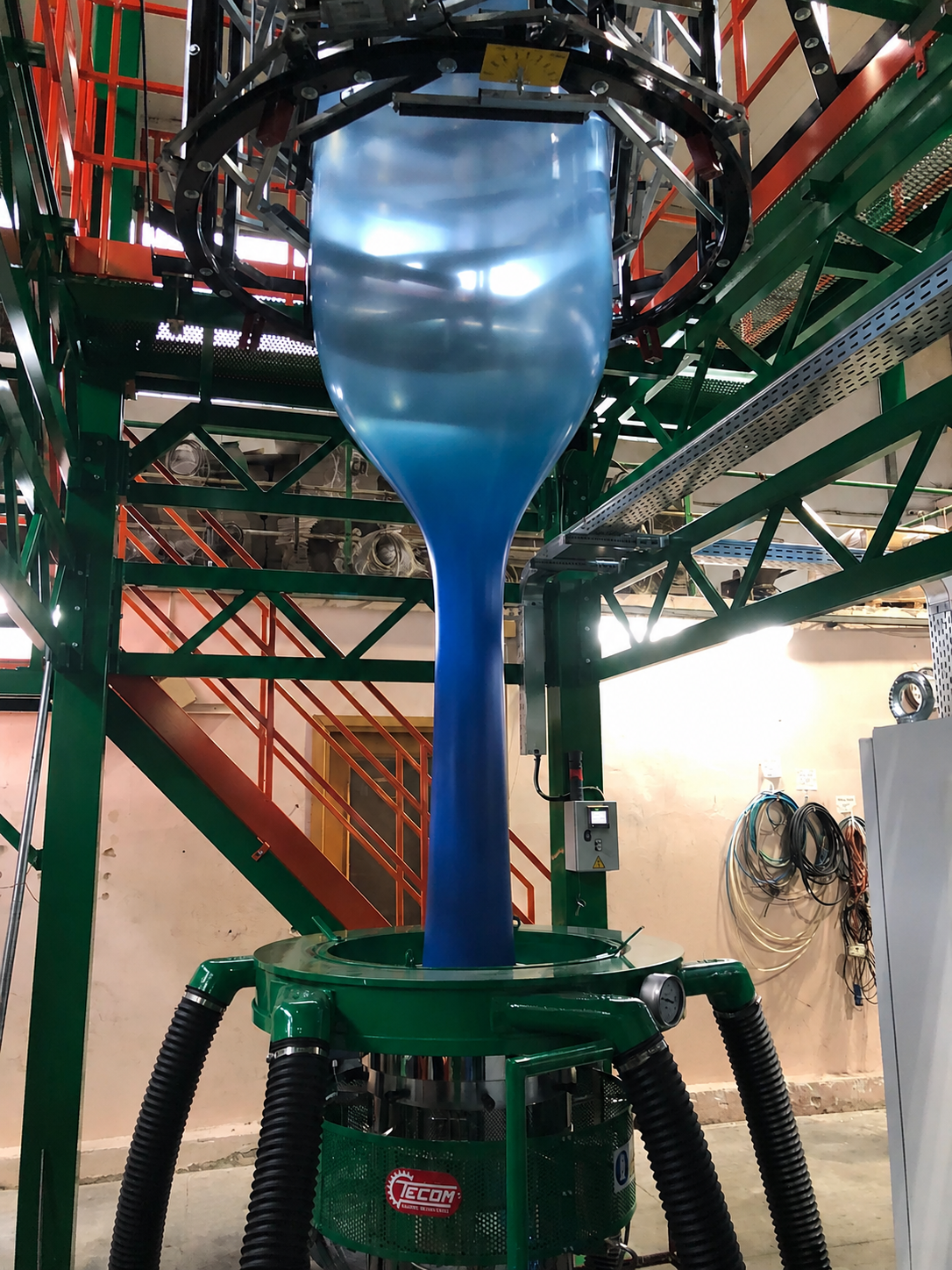 Estrusore Tecom con bolla di film blu