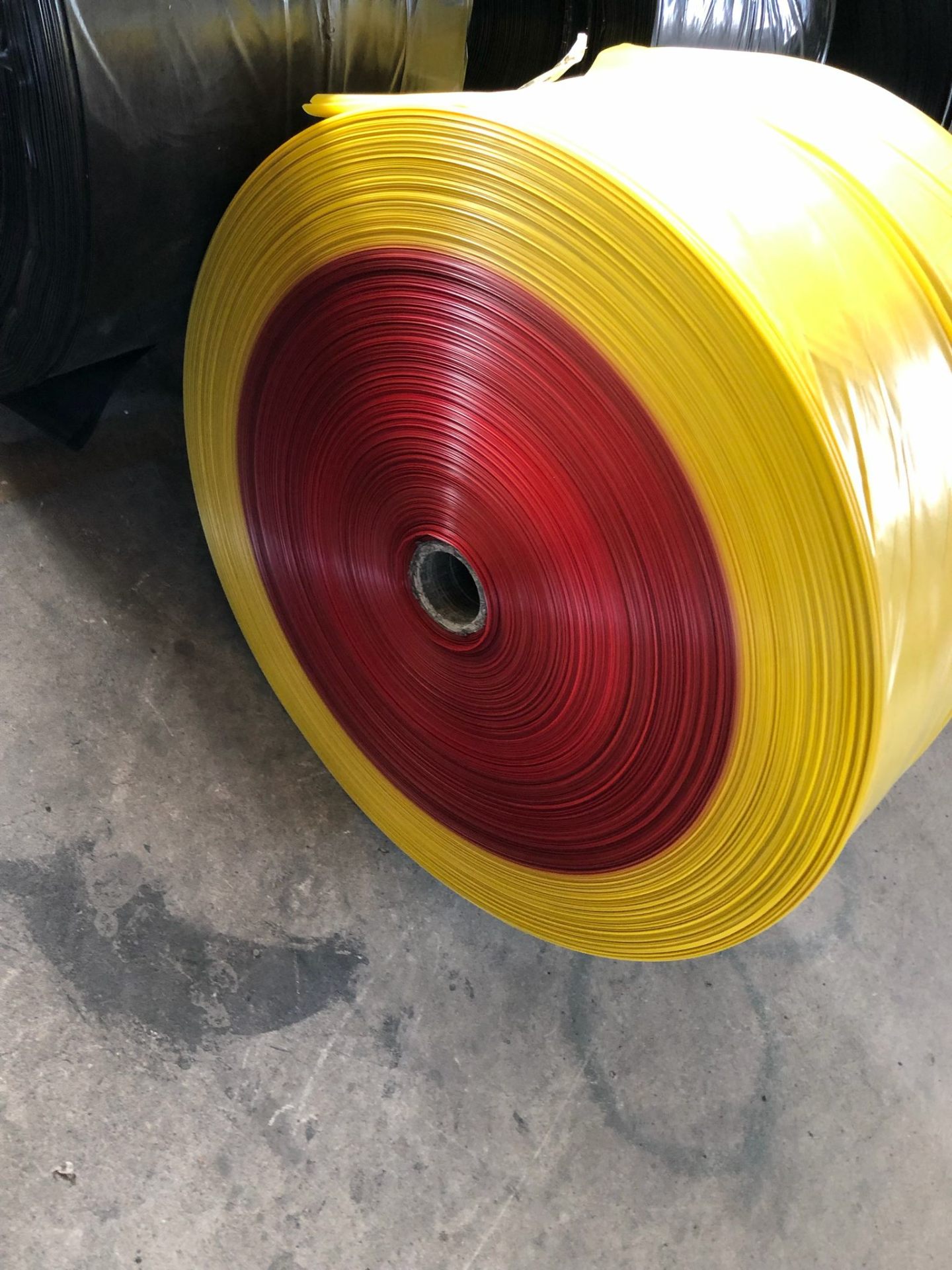 Bobina di film giallo e rosso